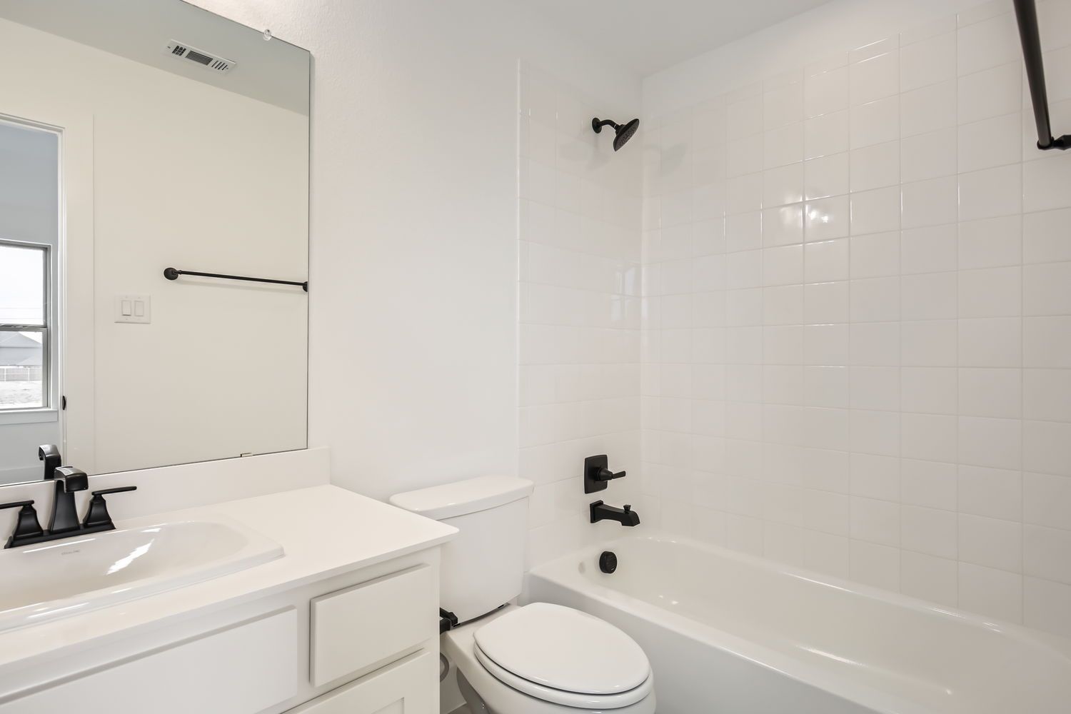 Plan 1474 Secondary Bathroom Representative Photo