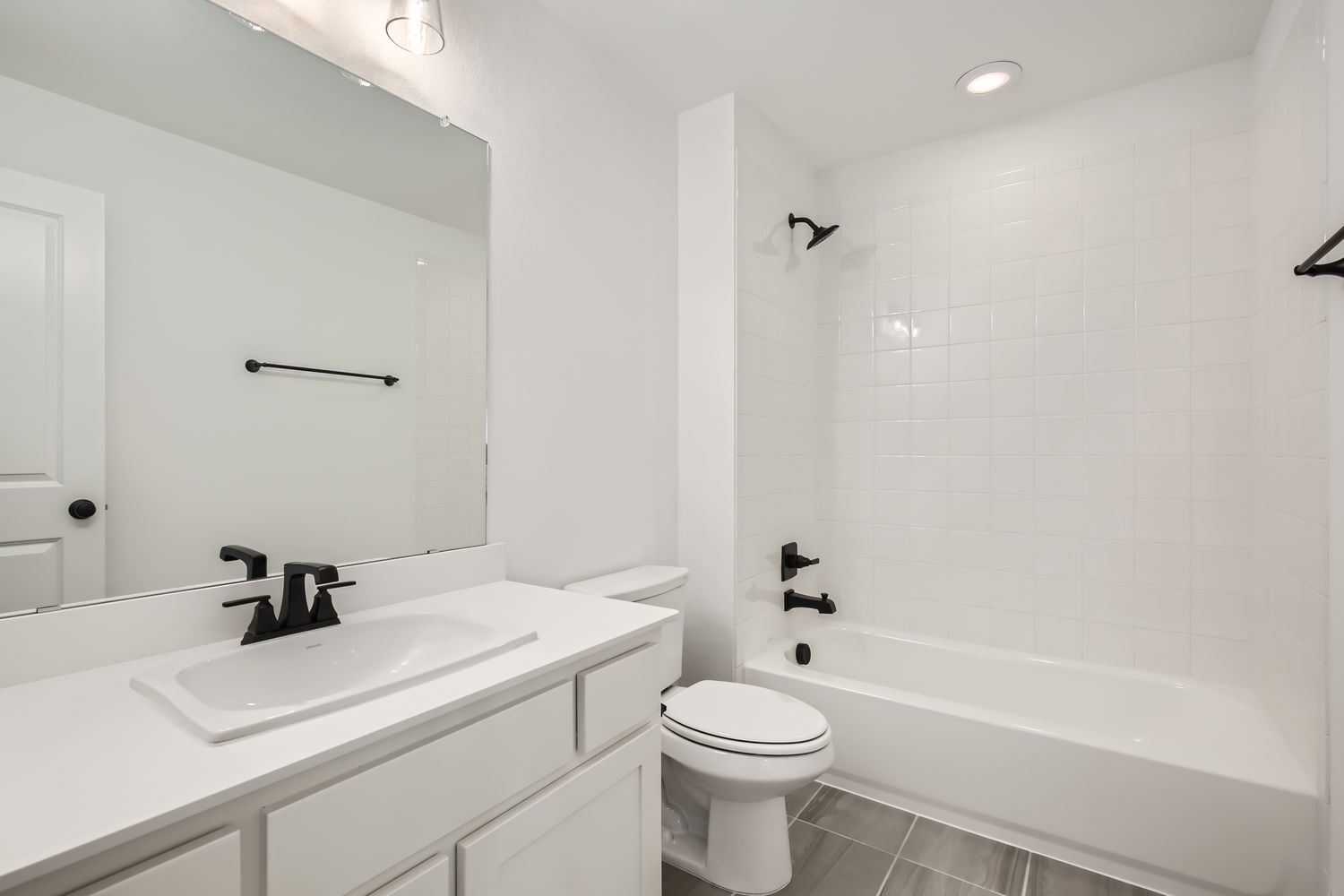 Plan 1474 Secondary Bathroom Representative Photo
