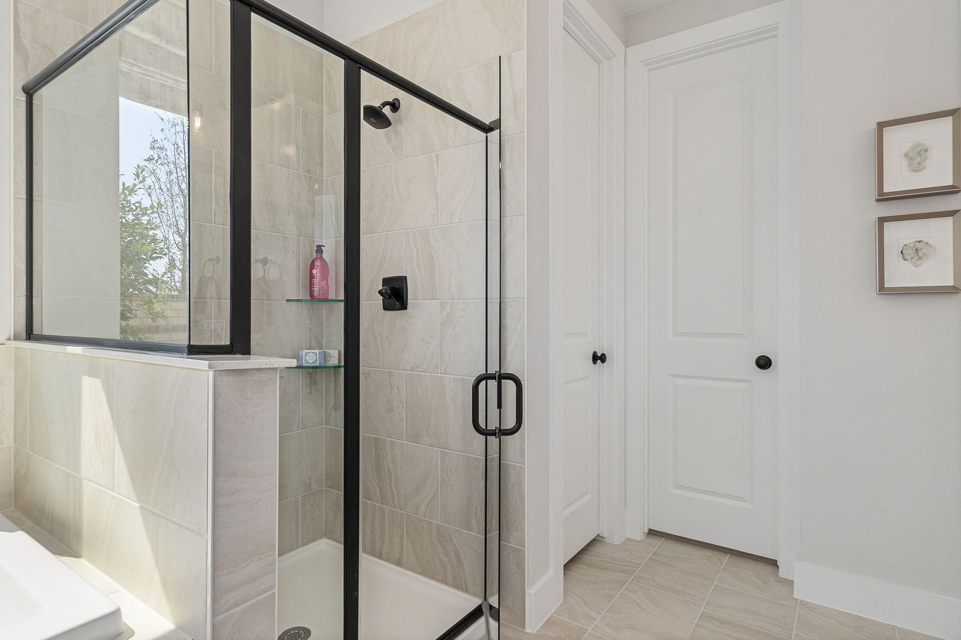 Plan 1542 Main Bathroom Representative Photo by American Legend Homes
