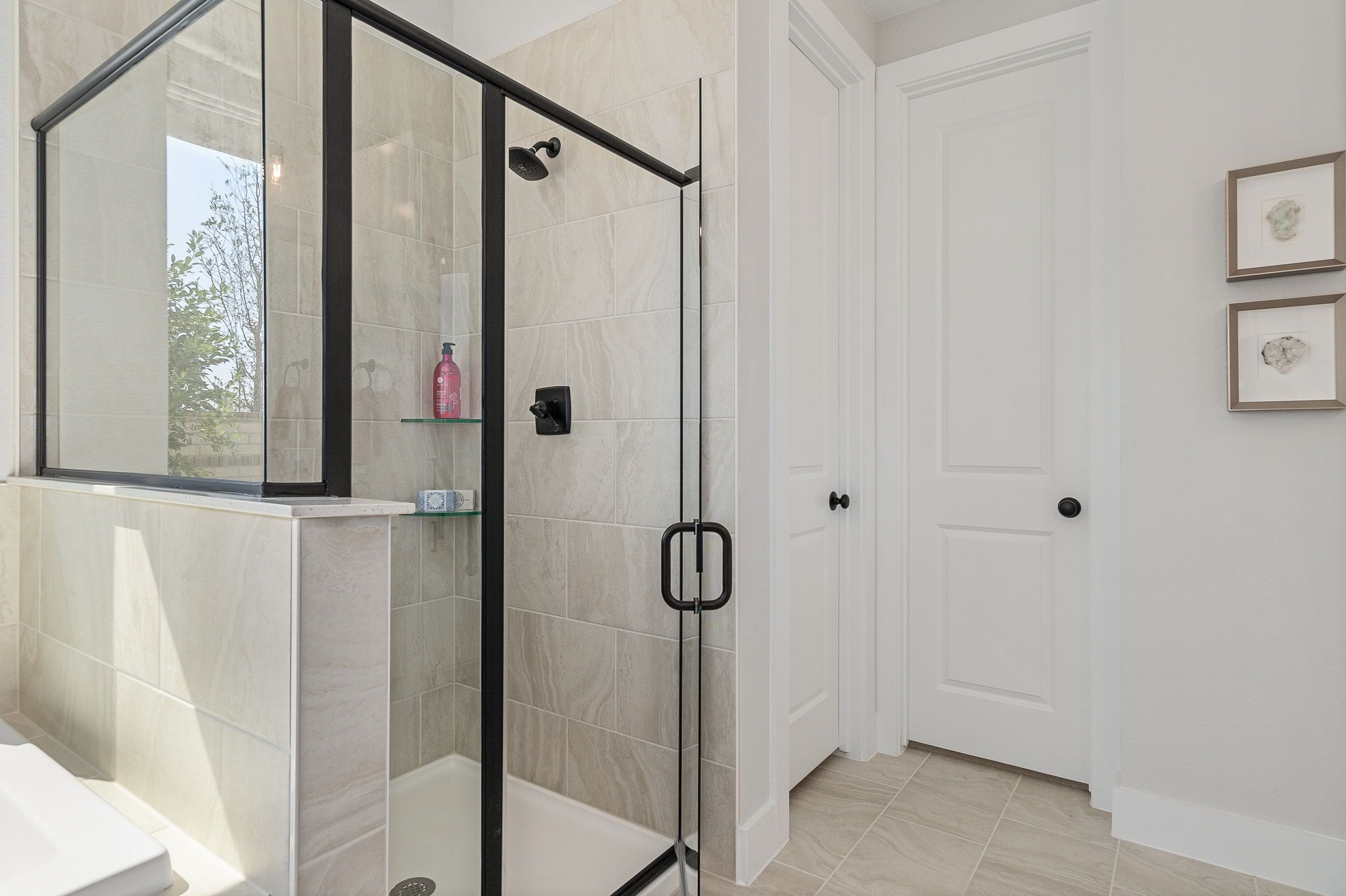 Plan 1542 Main Bathroom Representative Photo by American Legend Homes