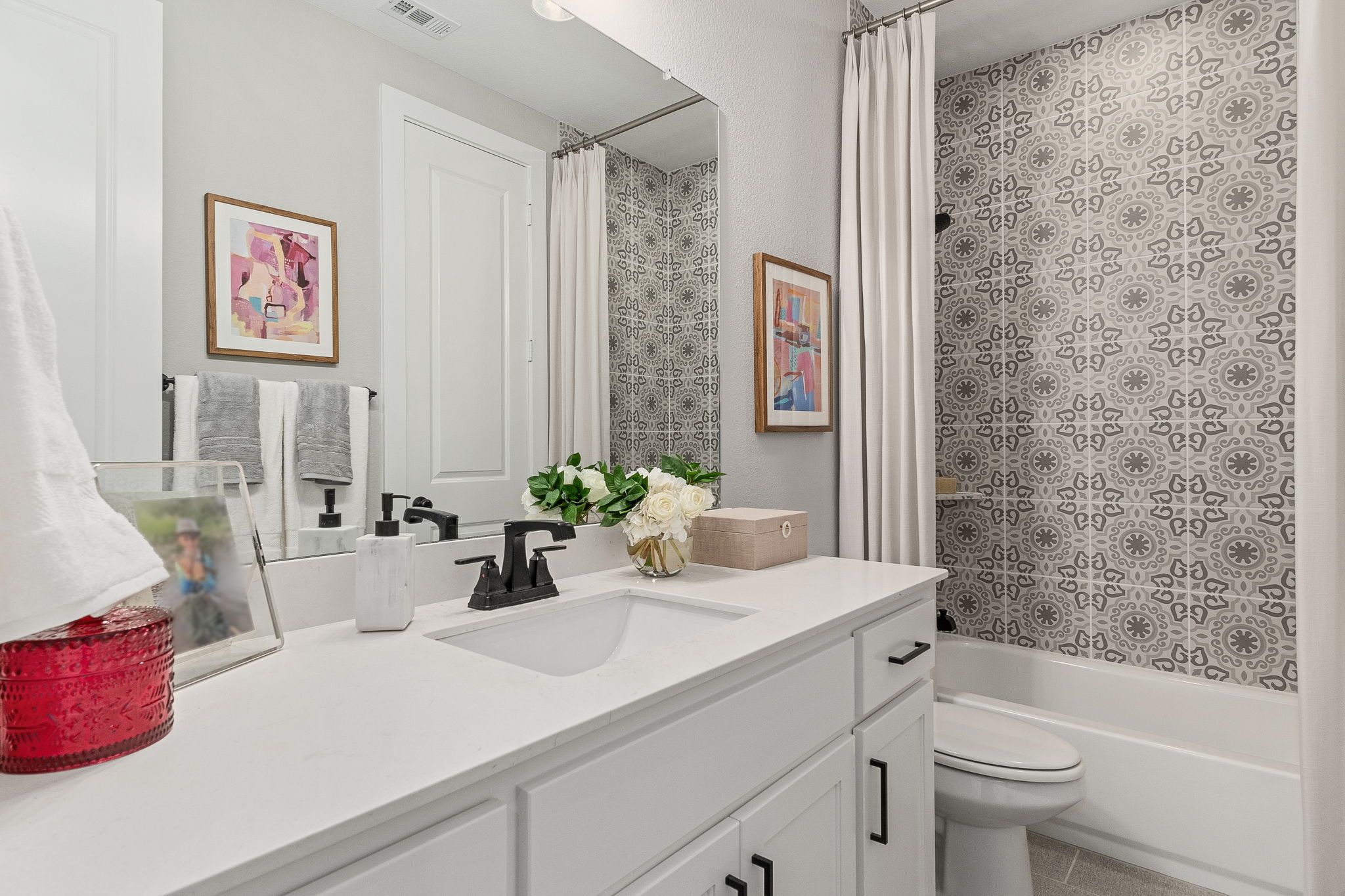 Plan 1542 Secondary Bathroom Representative Photo by American Legend Homes