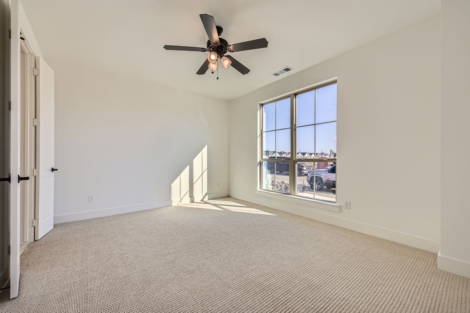 Plan 1453 Main Bedroom Representative