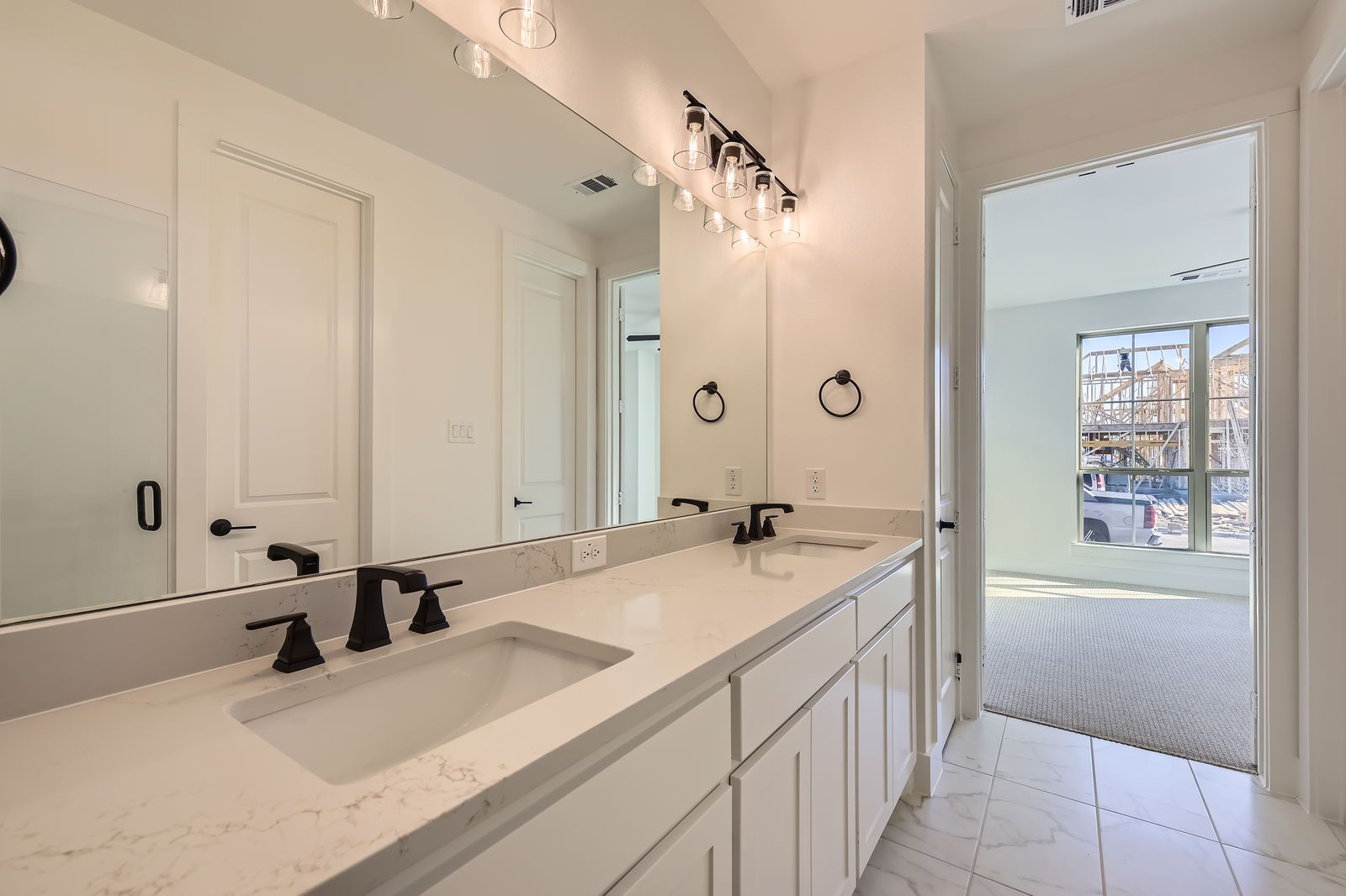 Plan 1453 Main Bathroom Representative