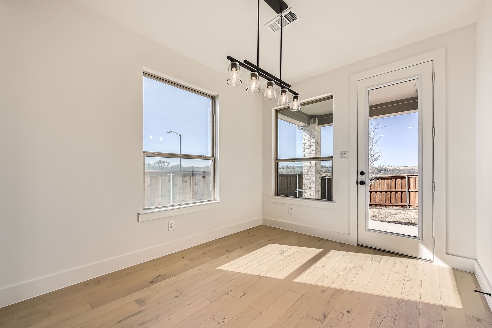 Plan 1454 Dining Room Representative Photo