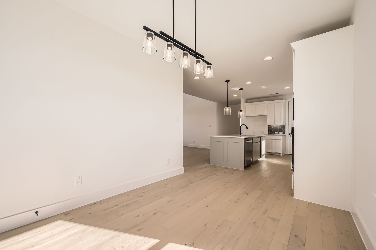 Plan 1454 Dining Room/Kitchen Representative Photo