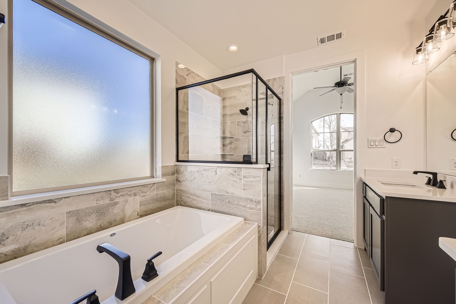 Plan 1454 Main Bathroom Representative Photo