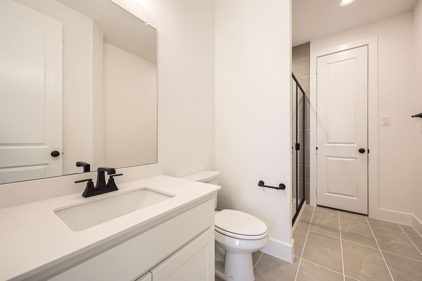 Plan 1454 Secondary Bathroom Representative Photo