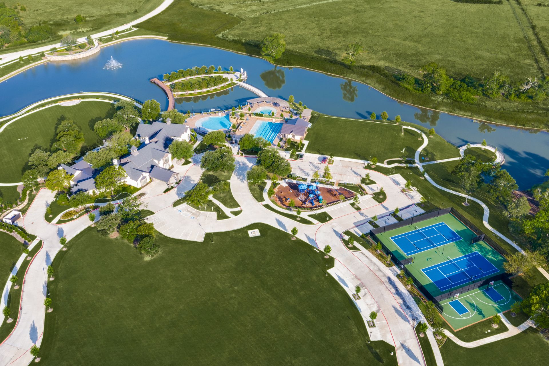 Mustang Lakes - Aerial of amenities