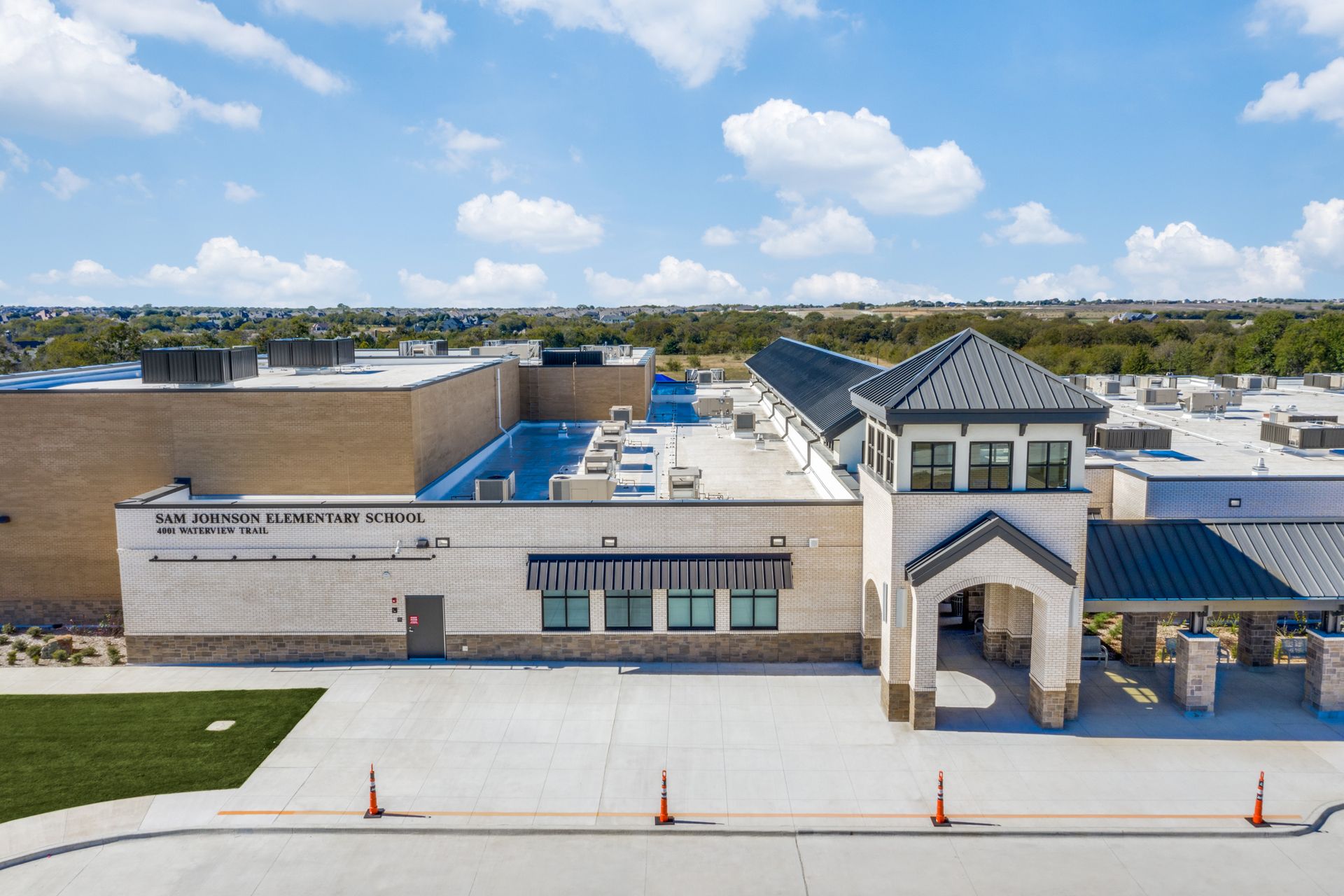 Mustang Lakes - school