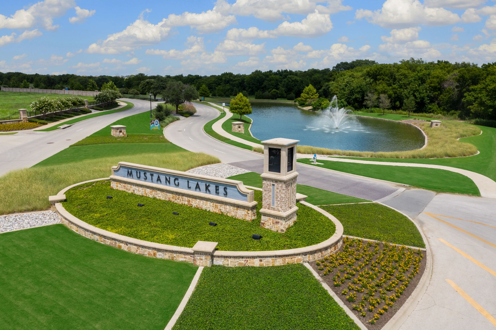 Mustang Lakes - Entry Sign