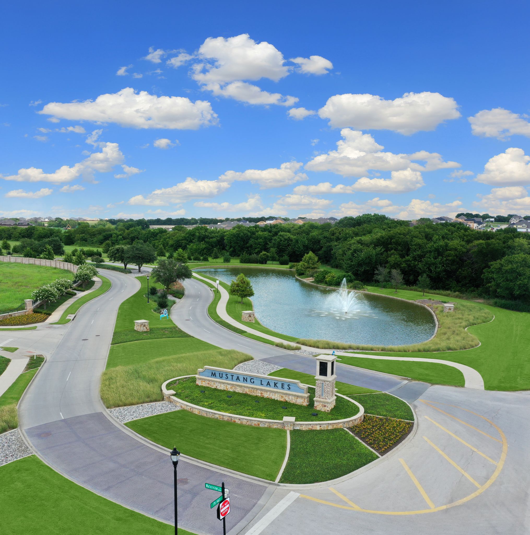 Mustang Lakes - Aerial of entry/pond