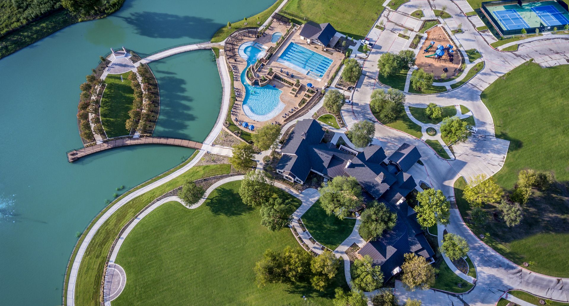 Mustang Lakes - aerial of amenities