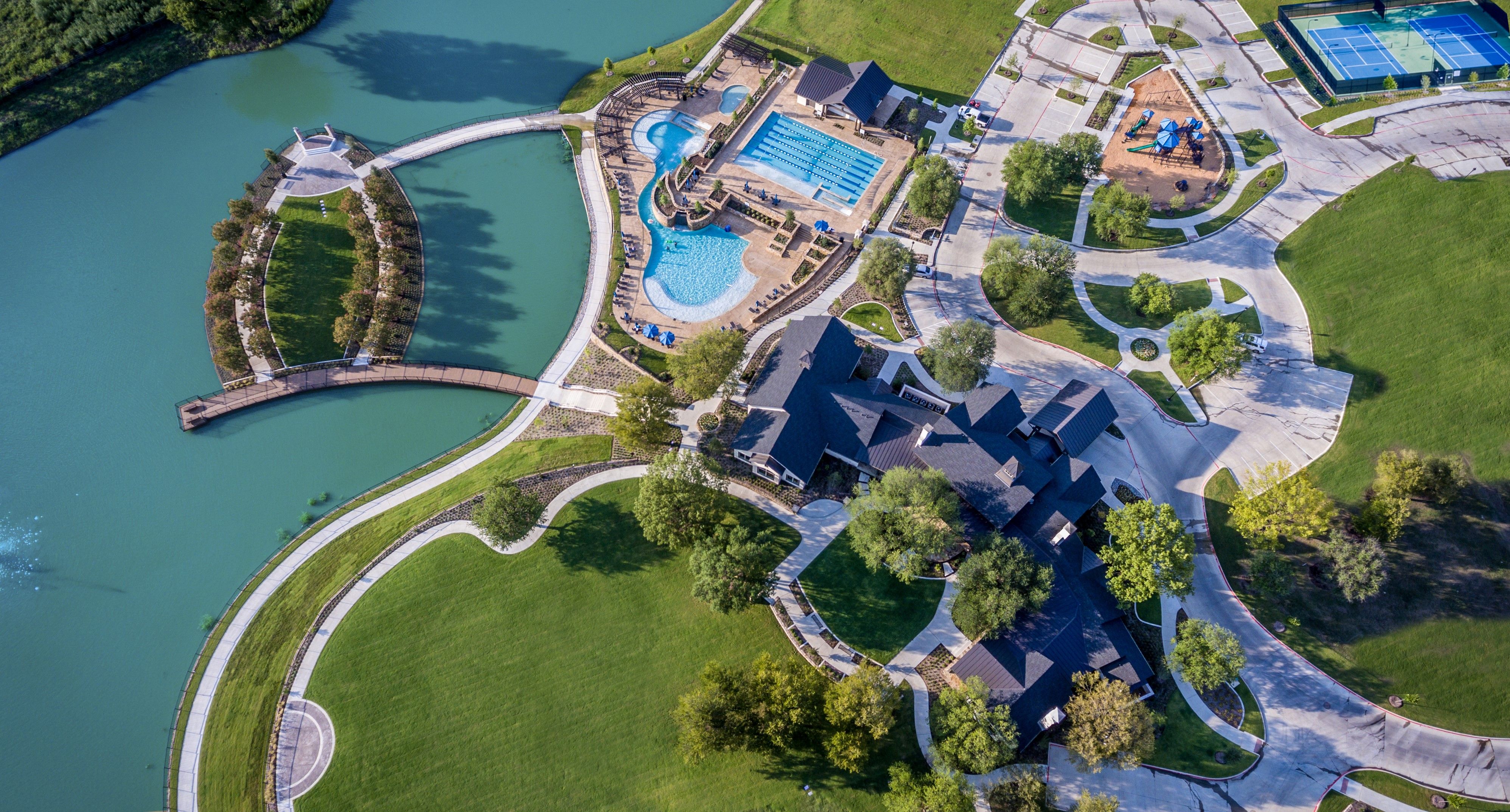 Mustang Lakes - aerial of amenities