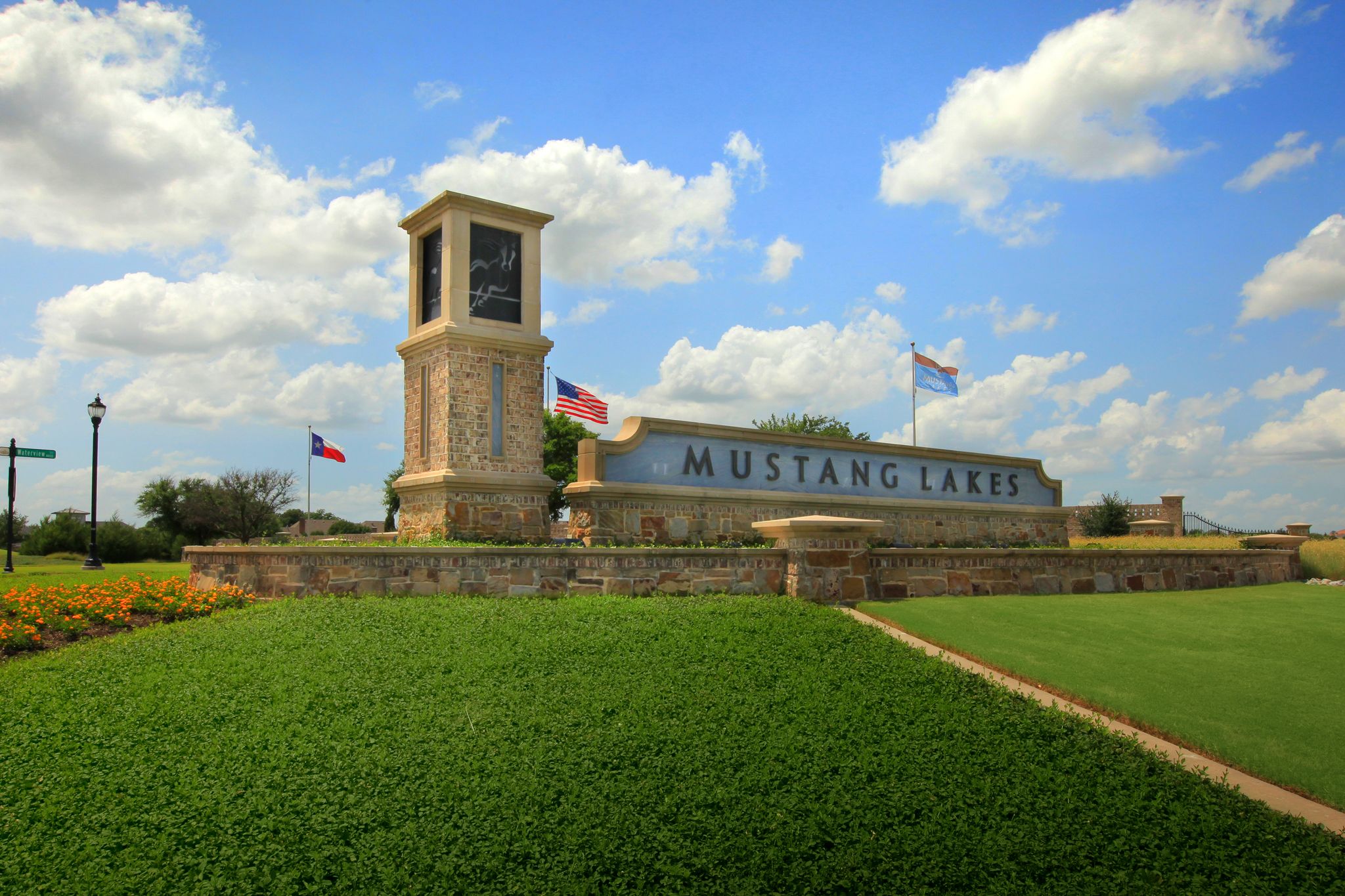 Mustang Lakes - Entry Sign