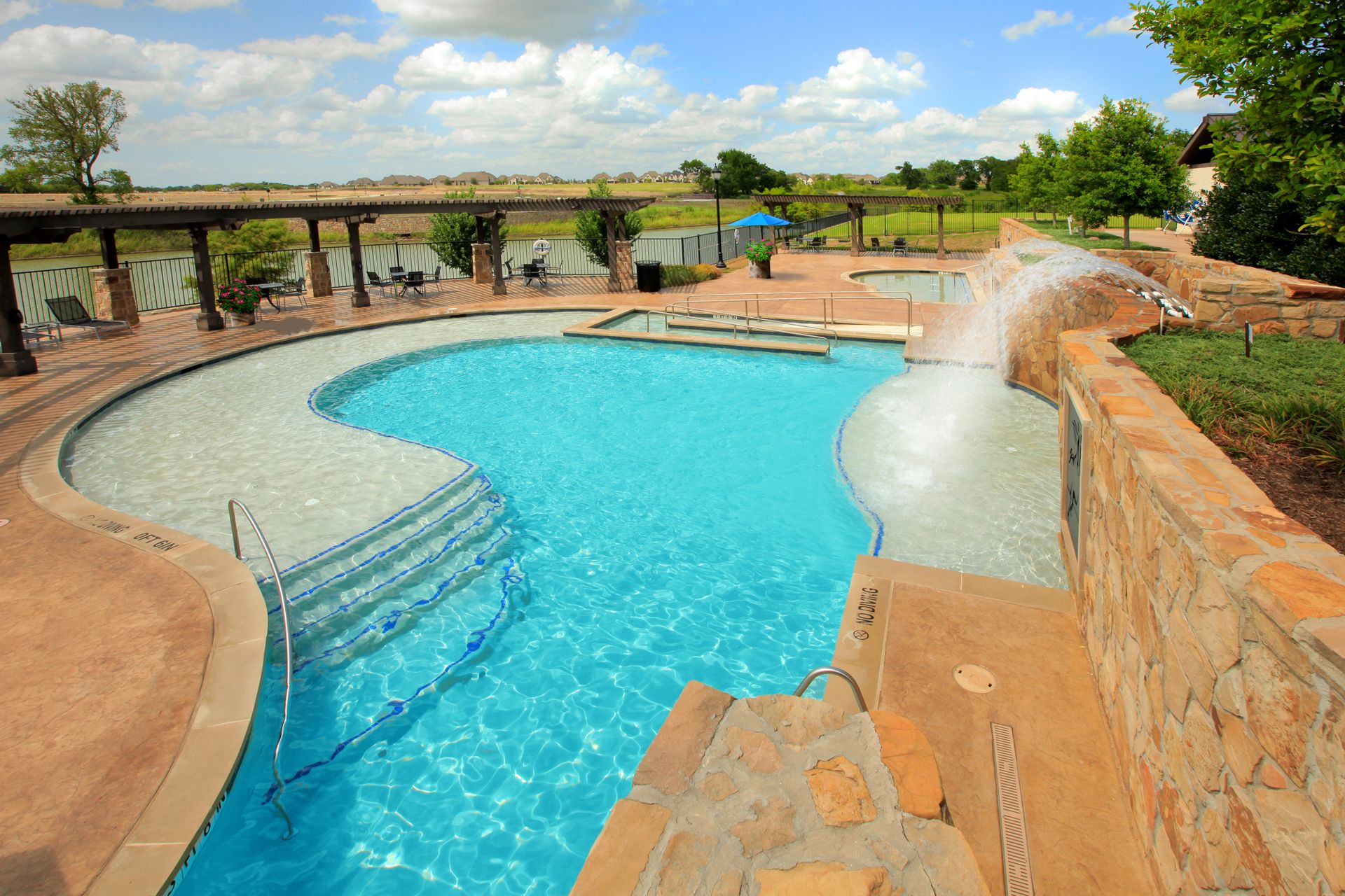 Mustang Lakes - swimming pool