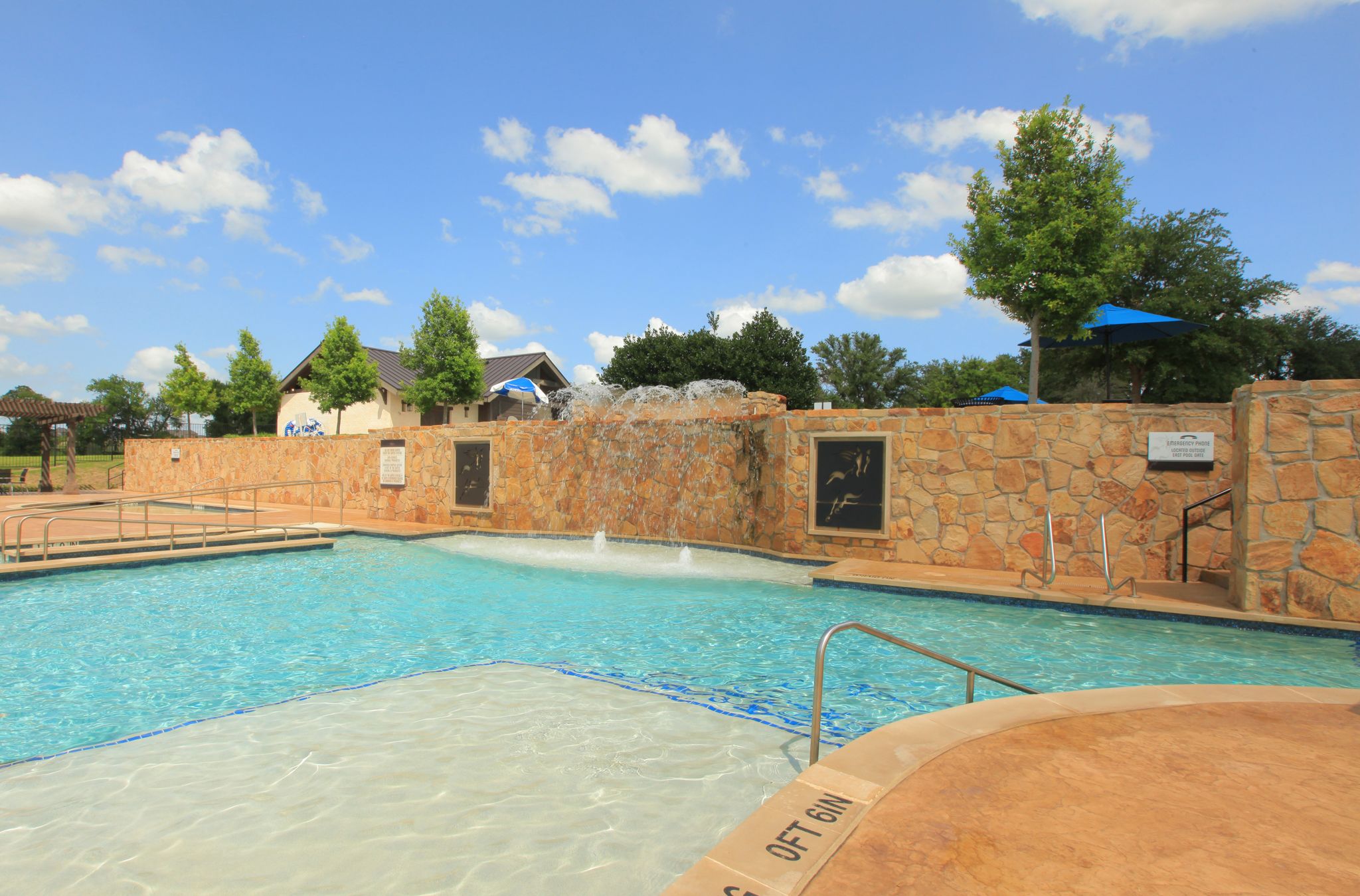 Mustang Lakes - Pool