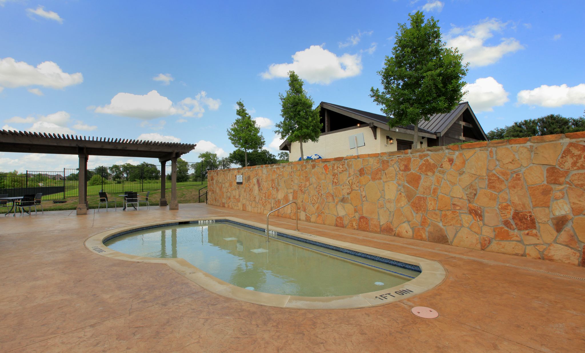 Mustang Lakes - pool