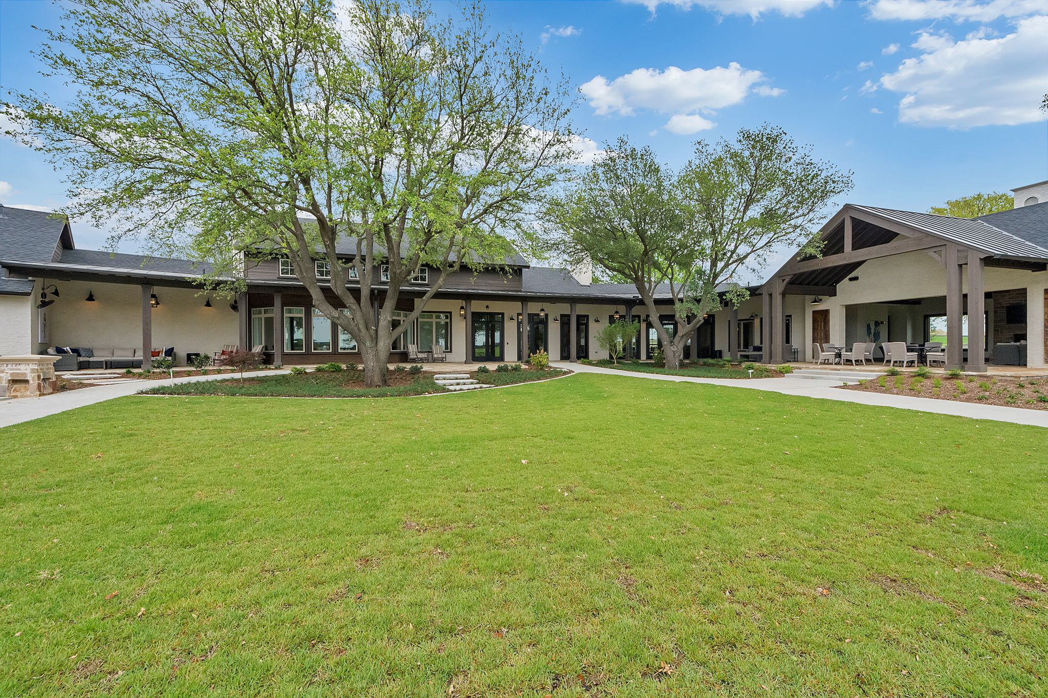 Mustang Lakes - amenity center