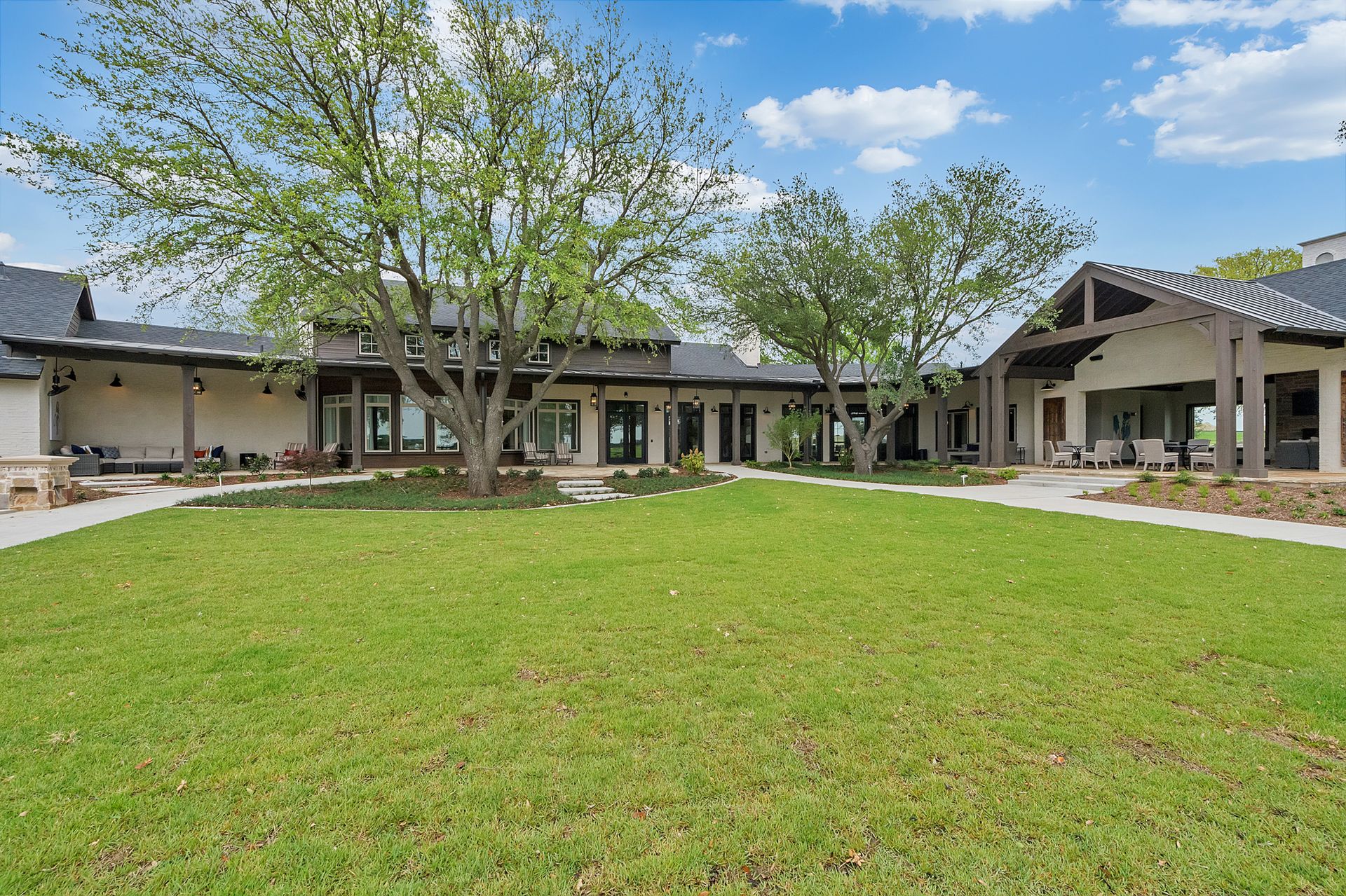 Mustang Lakes - amenity center