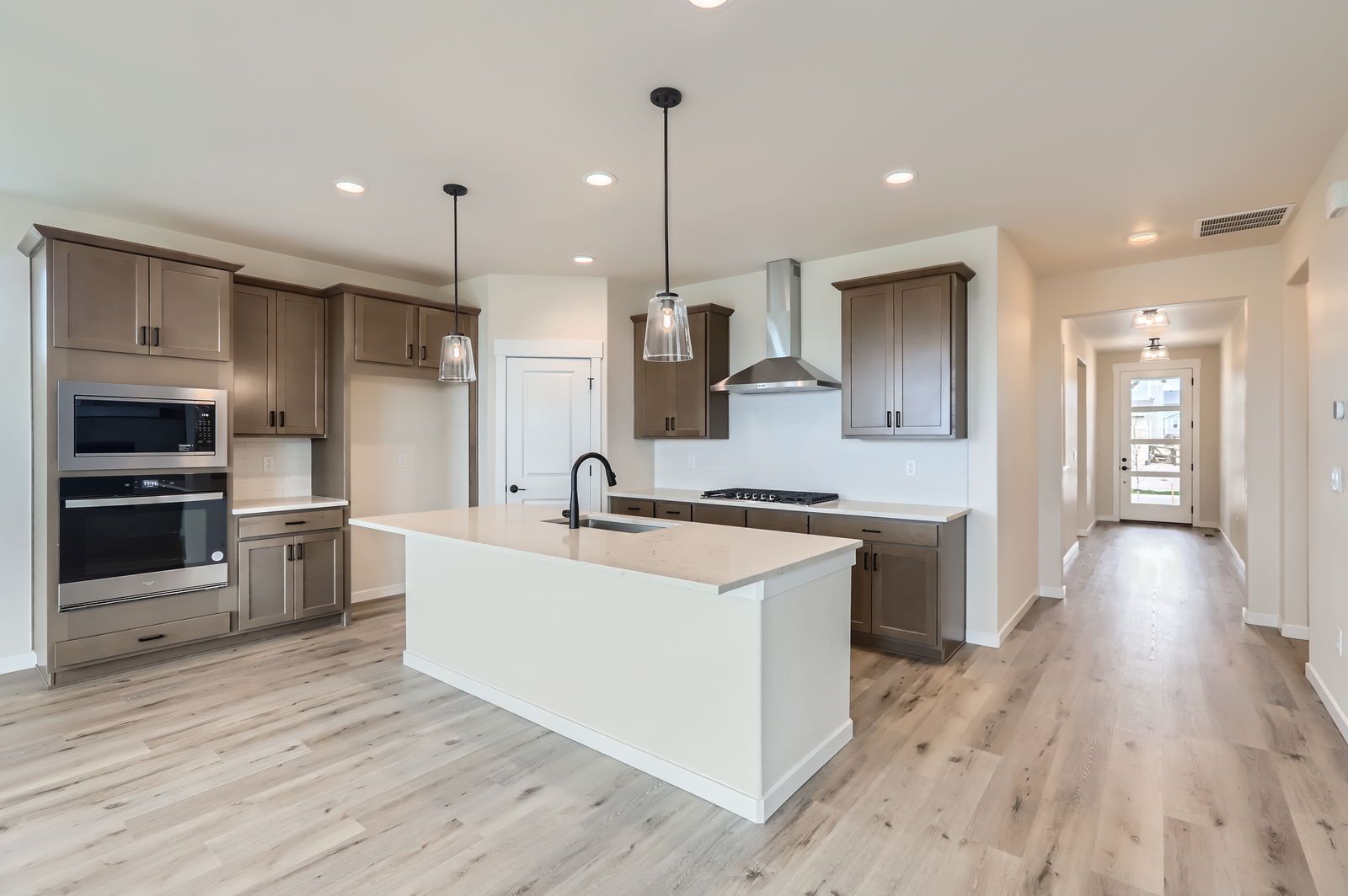 Plan V430 Kitchen Representative Photo