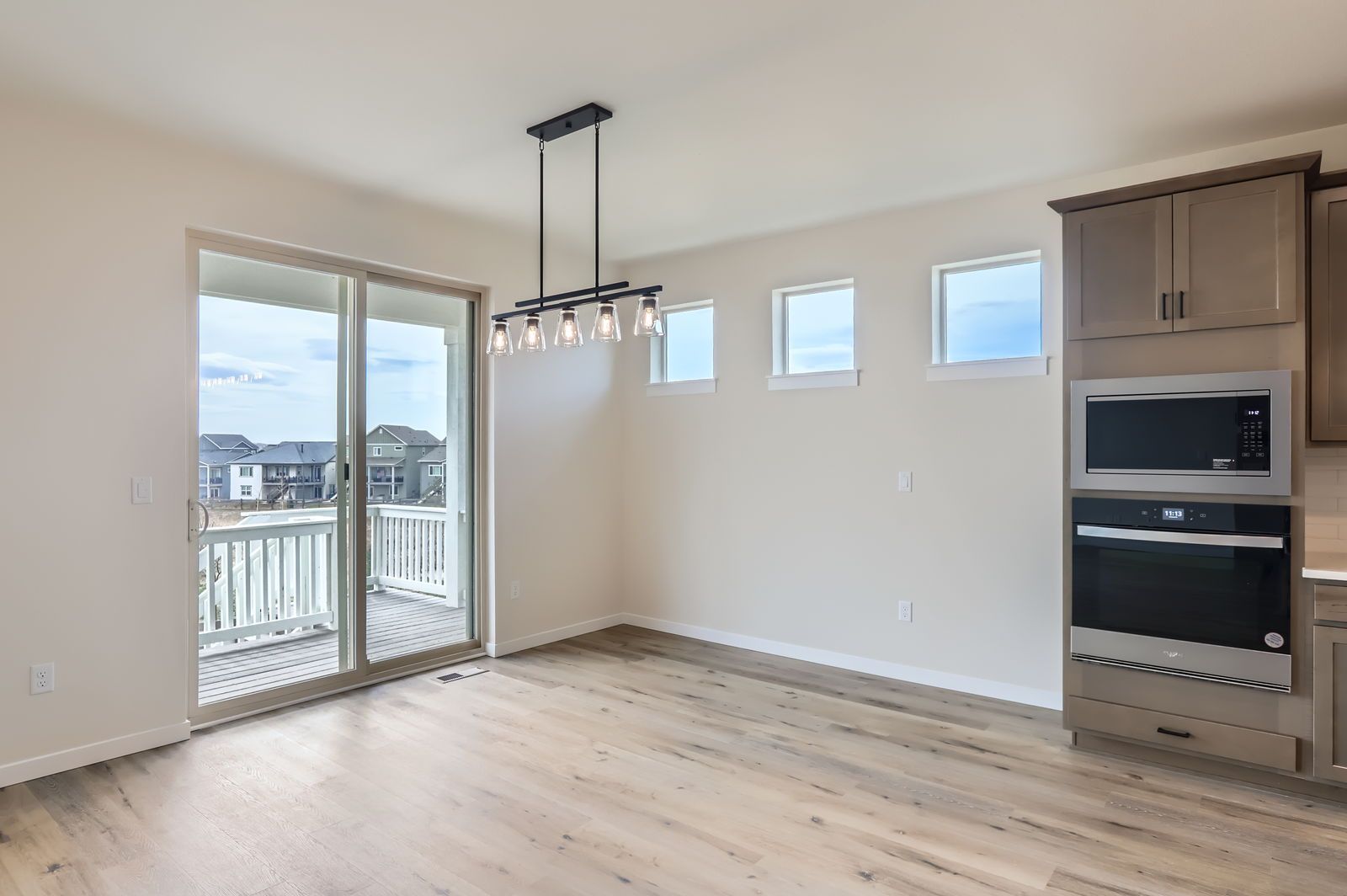 Plan V430 Breakfast Area Representative Photo