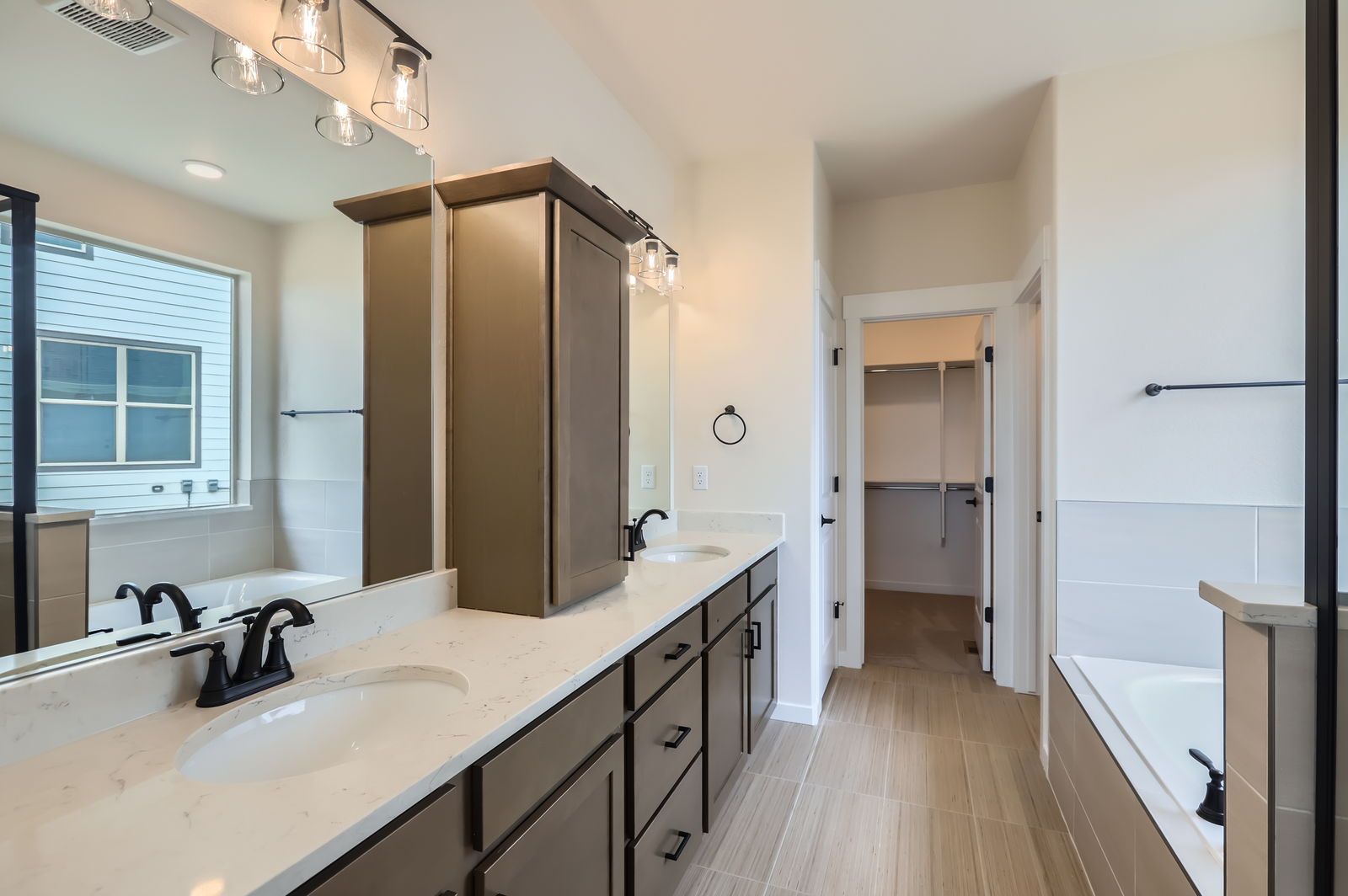 Plan V430 Main Bathroom Representative Photo