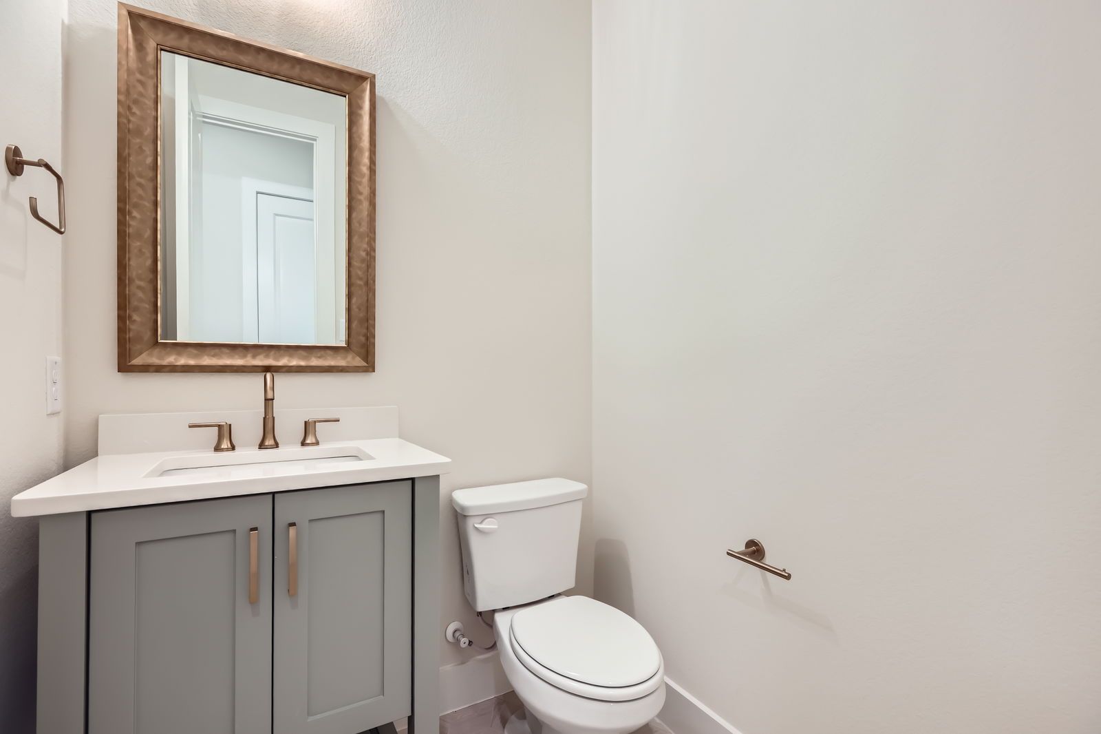 Plan 1641 Powder Bath Representative Photo