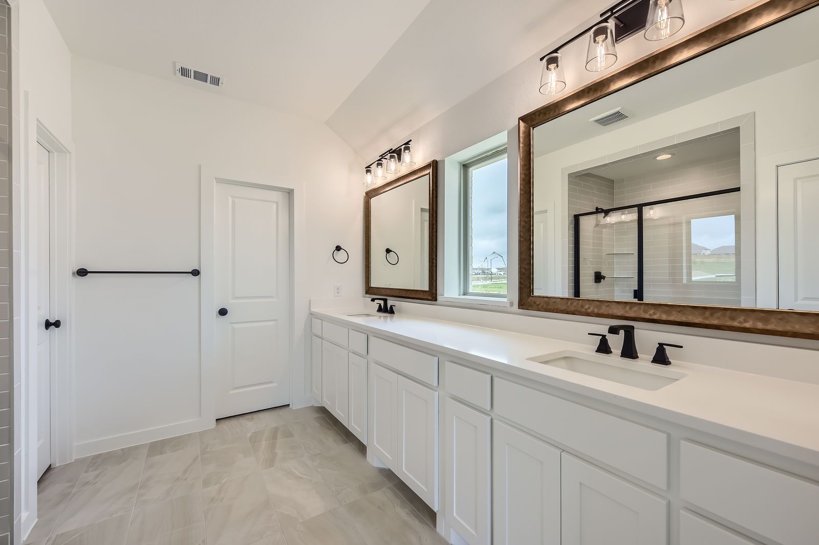 Plan 1457 Main Bathroom Representative Photo