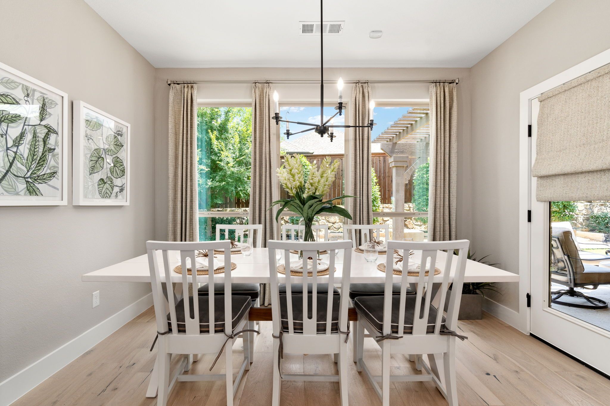 Plan 1685 Breakfast Area Representative Photo