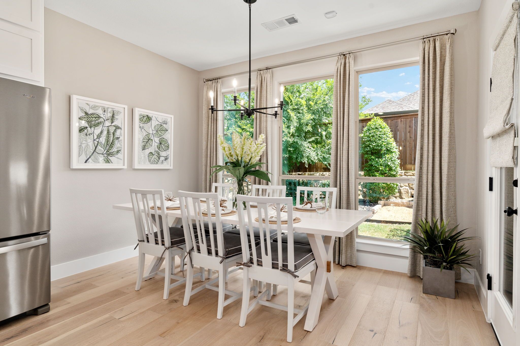 Plan 1685 Breakfast Area Representative Photo