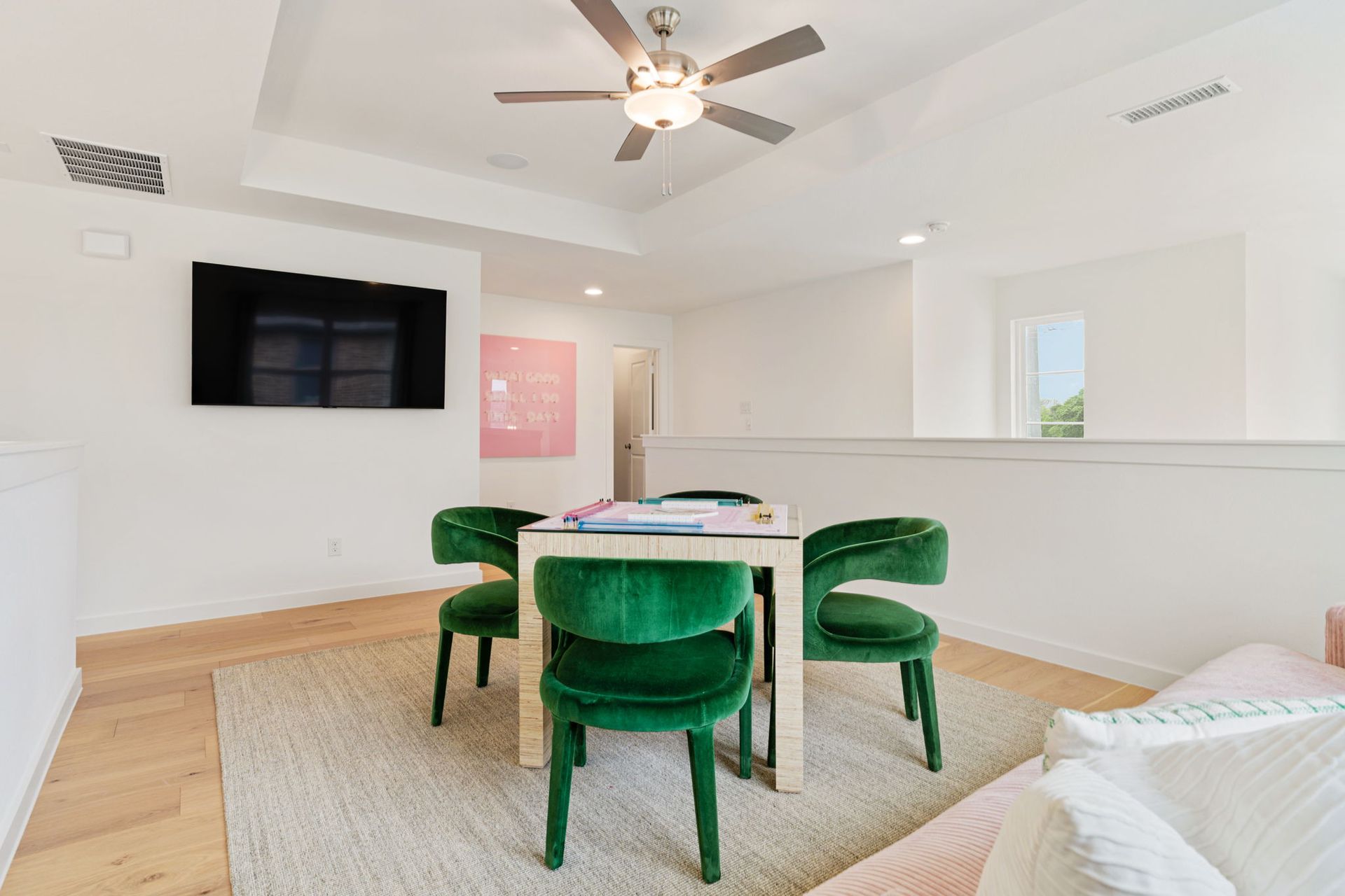 Representative photo of game room for 40' product
