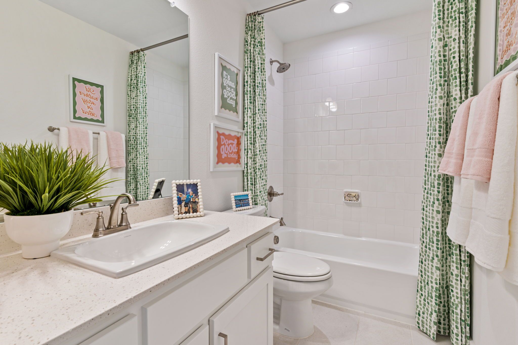 American Legend Homes' 40' model in Wellington - Secondary Bathroom