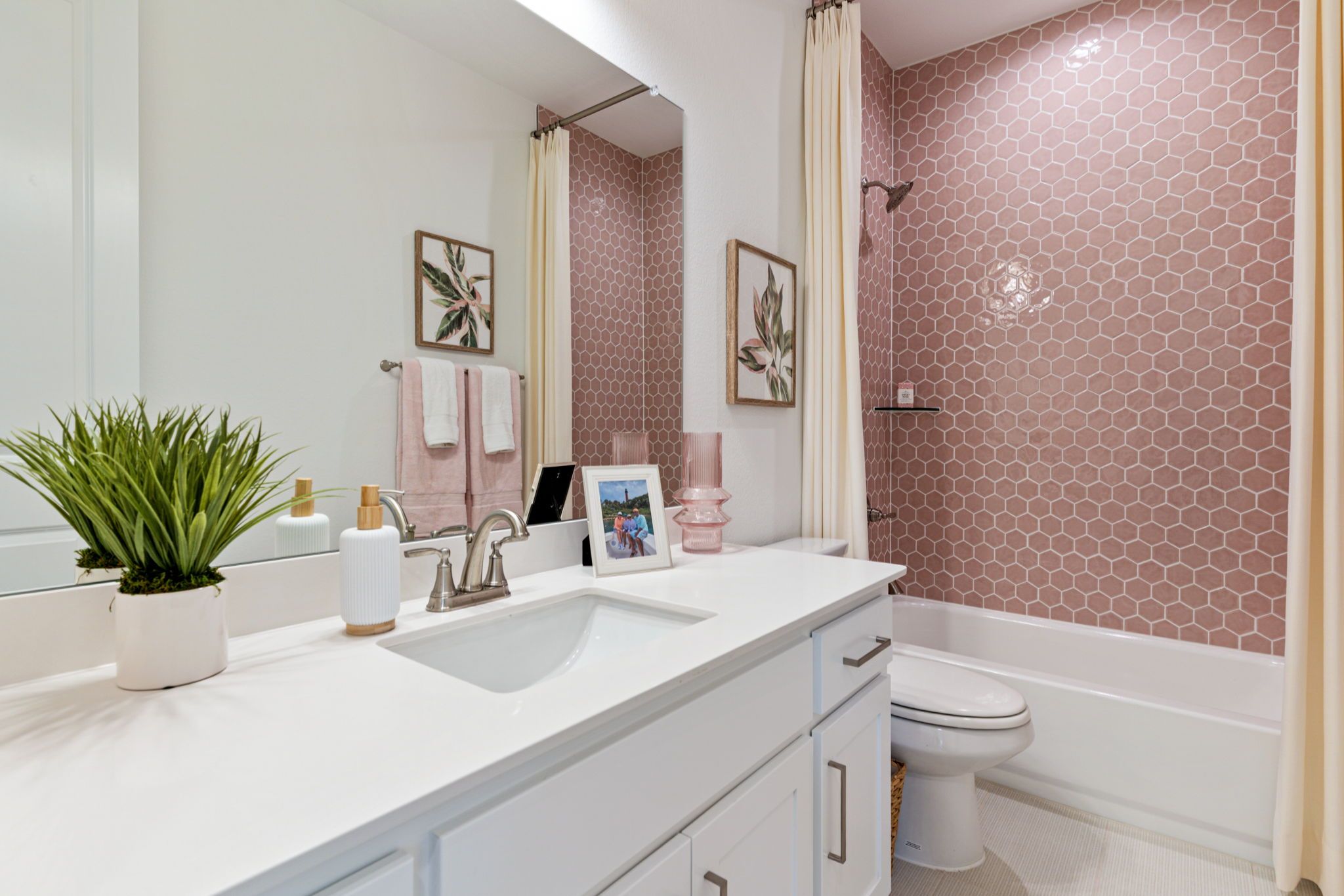 American Legend Homes' 40' model in Wellington - Secondary Bathroom