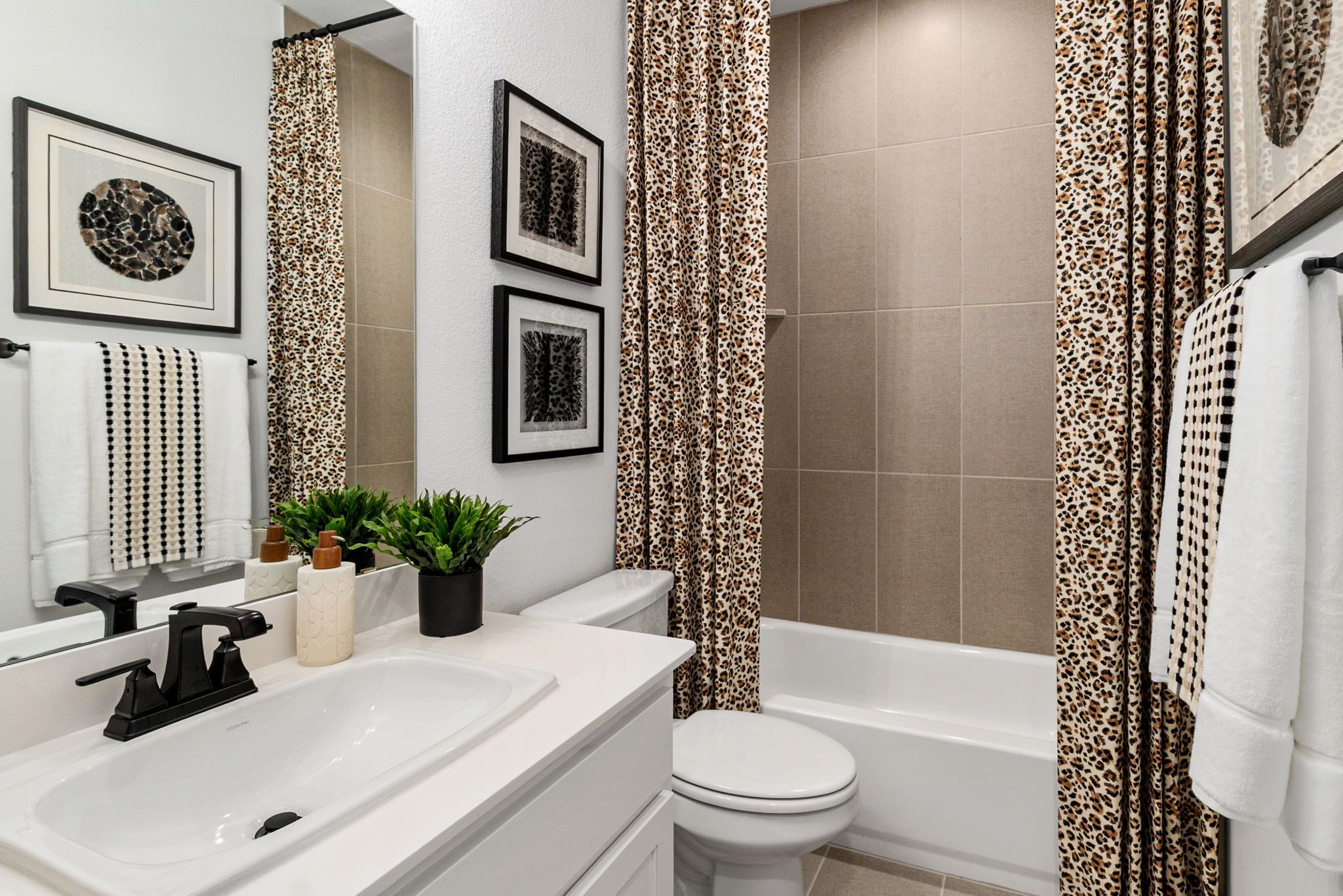 American Legend Homes 50' model in Wellington - Secondary Bathroom