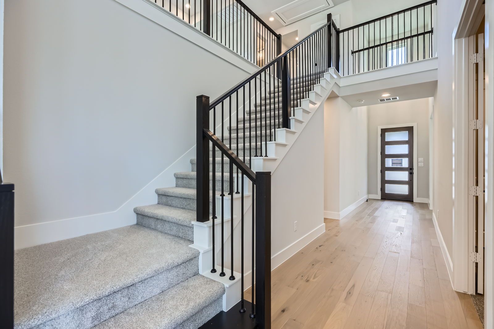 2620 Hardwood Drive entry/staircase