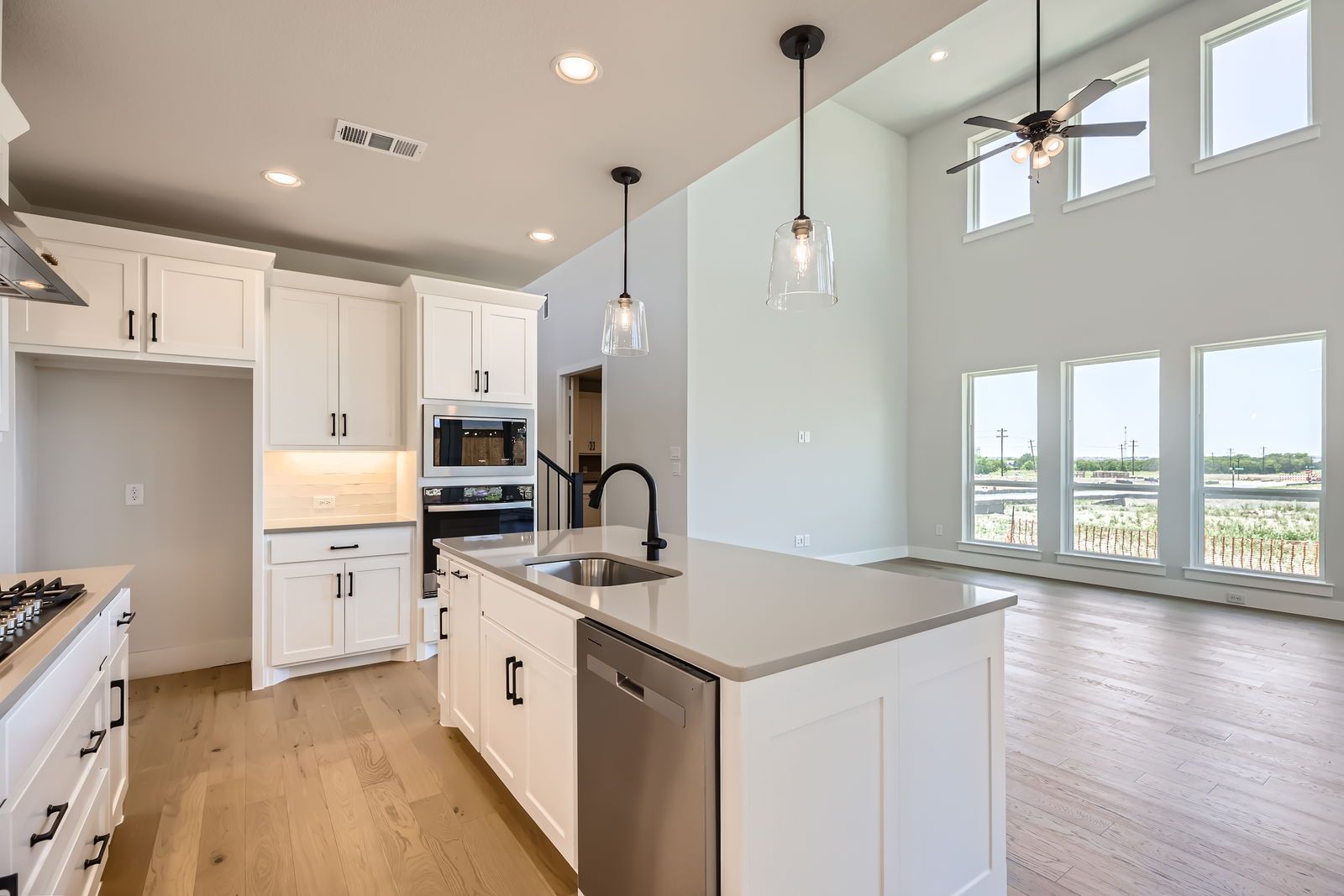 2620 Hardwood Drive kitchen/living room
