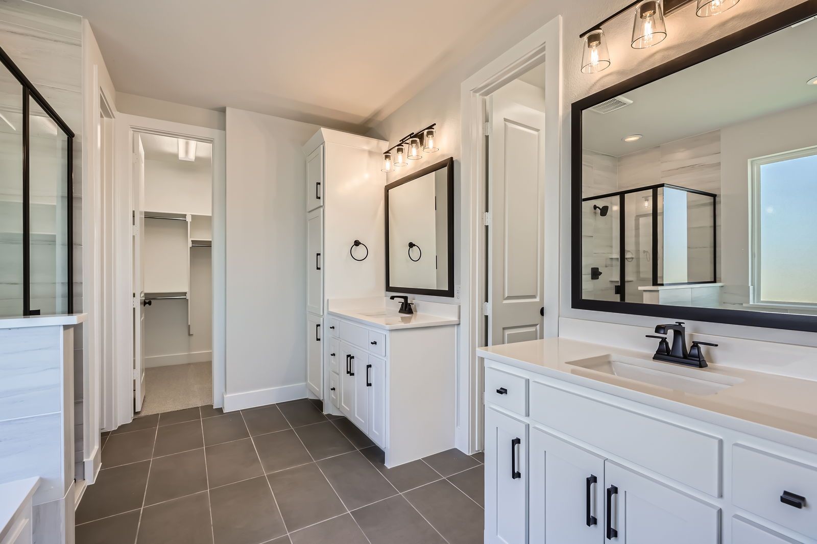 2620 Hardwood Drive main bathroom