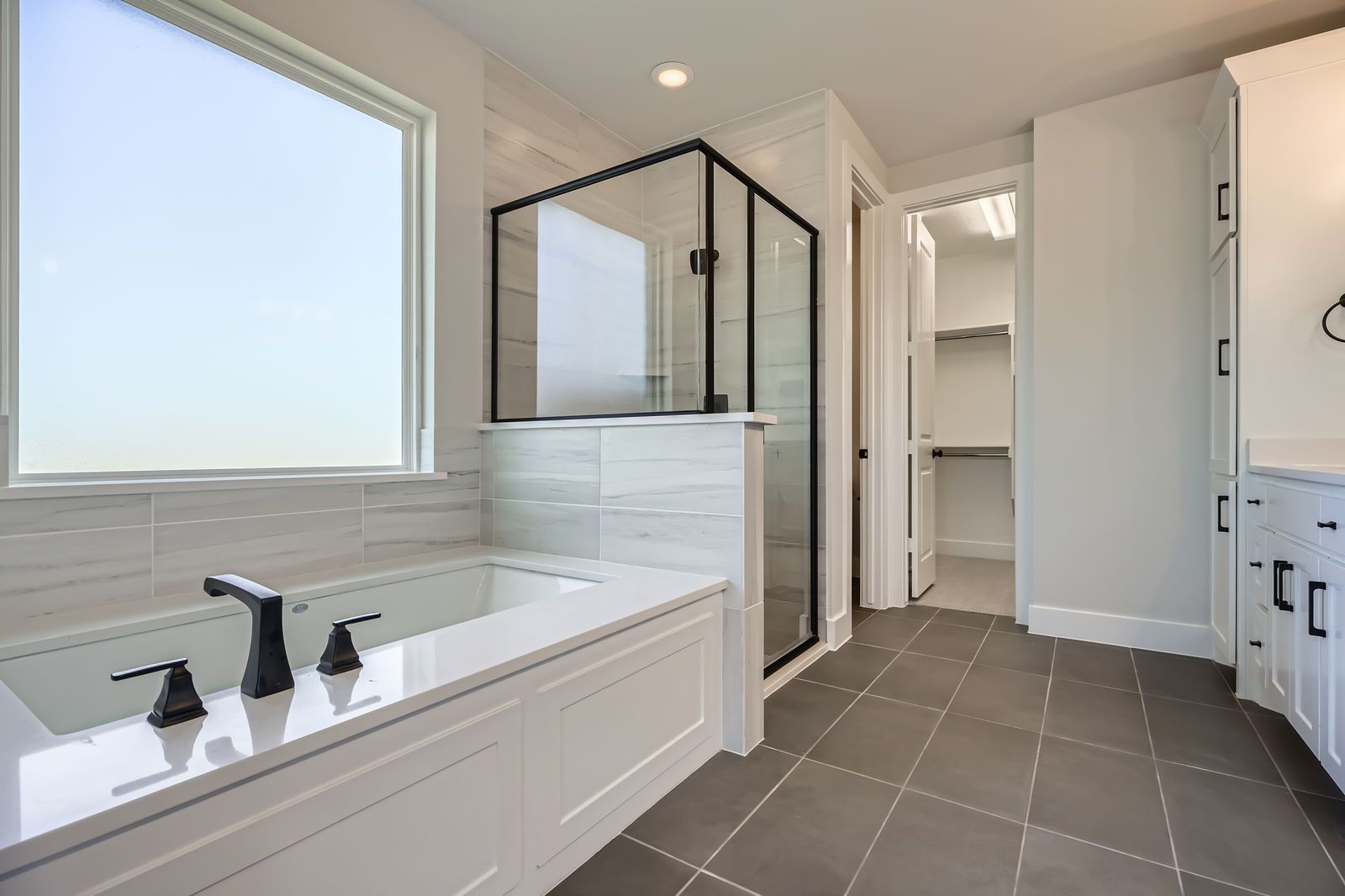 2620 Hardwood Drive main bathroom