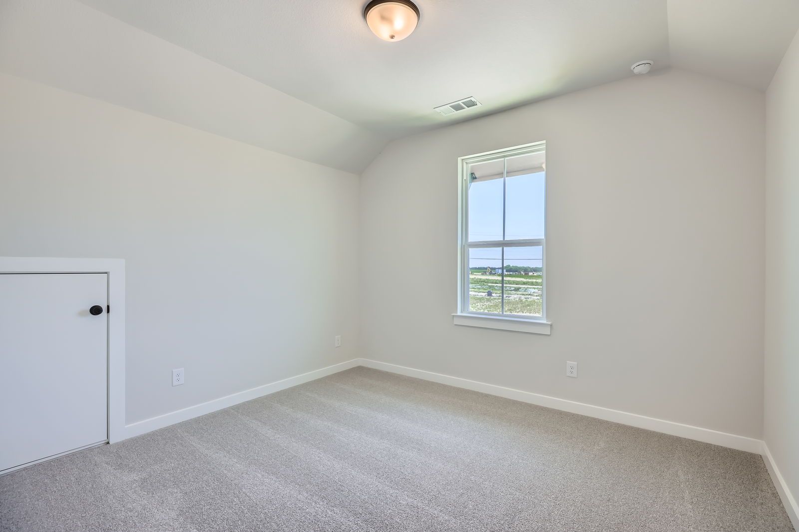 2620 Hardwood Drive bedroom