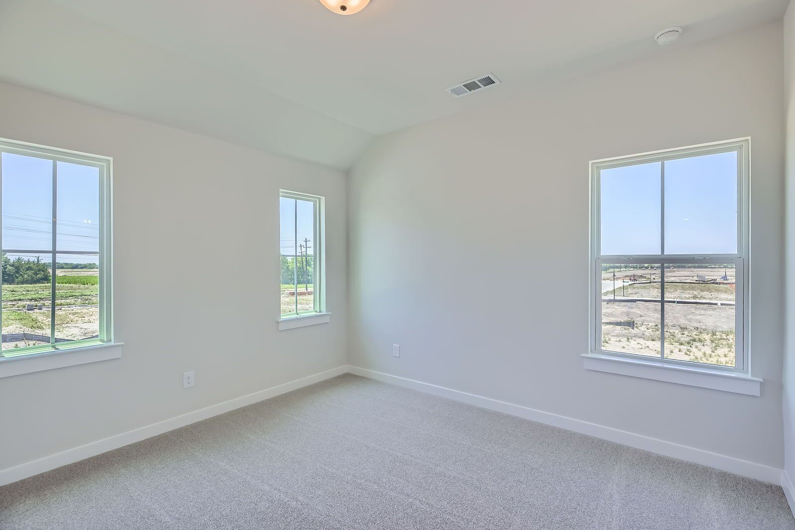 2620 Hardwood Drive bedroom