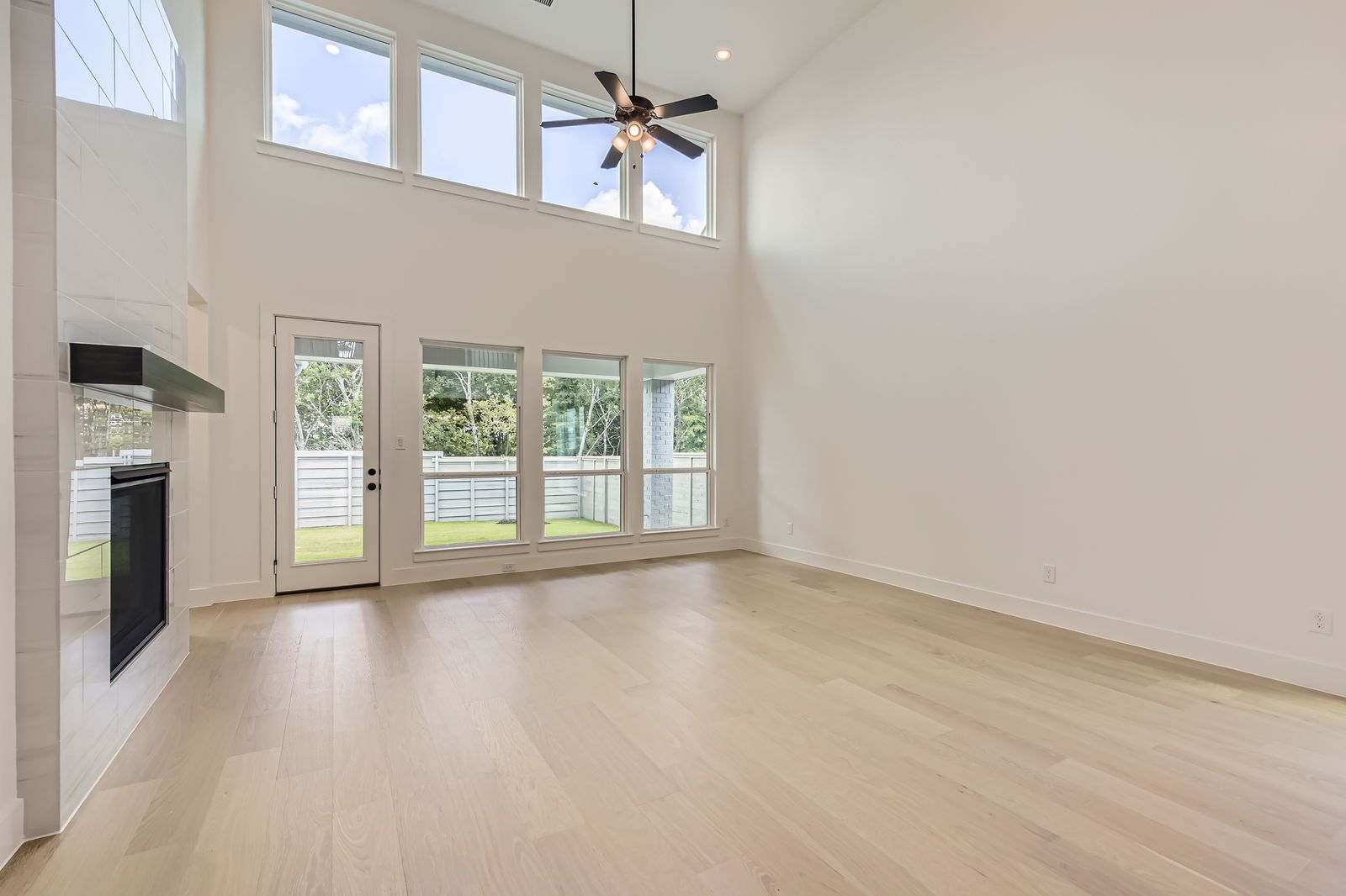 Plan 1566 Living Room Representative Photo