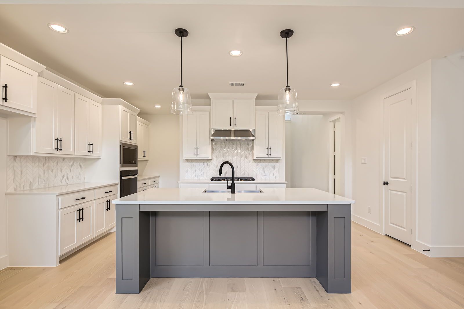 Plan 1566 Kitchen Representative Photo