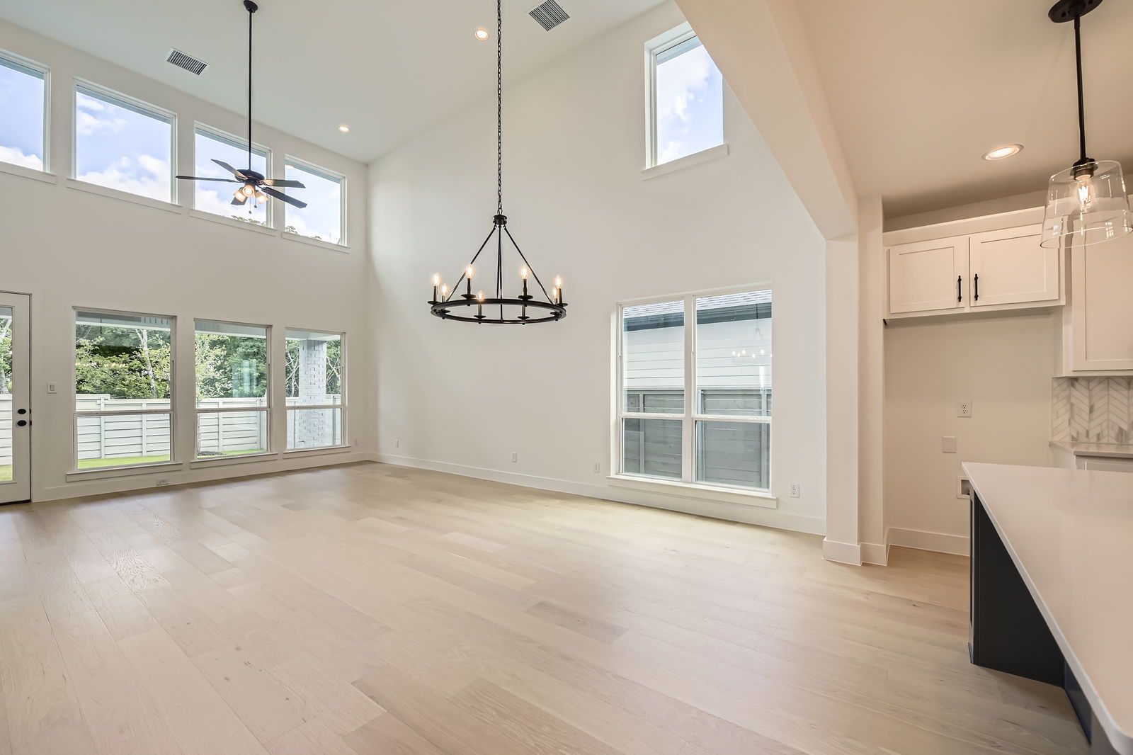 Plan 1566 Breakfast Area Representative Photo
