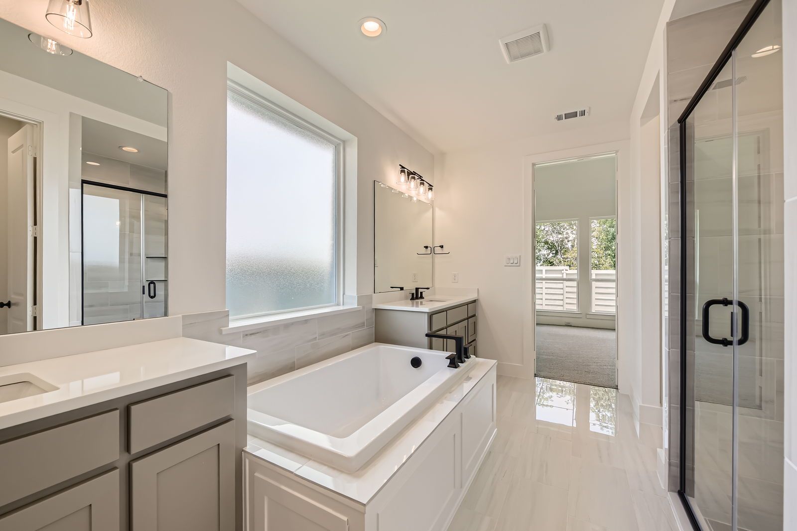 Plan 1566 Main Bathroom Representative Photo