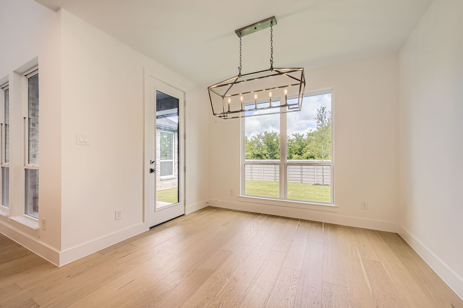 Plan 1563 Dining Room Representative Photo