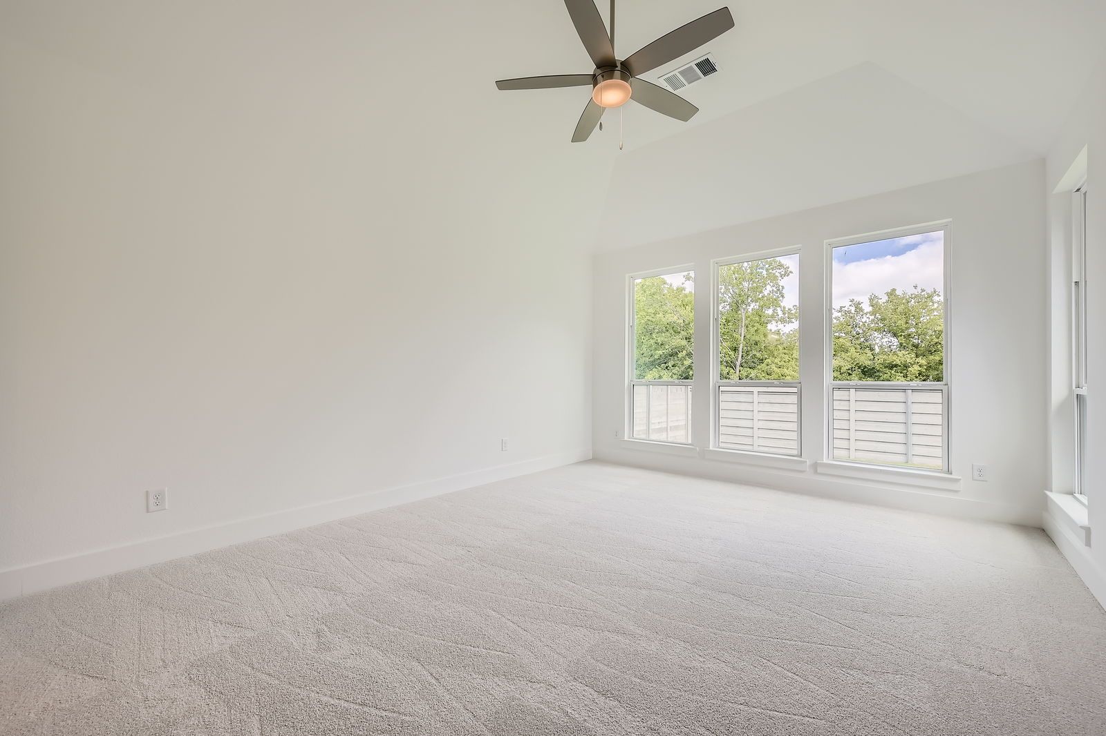 Plan 1563 Main Bedroom Representative Photo