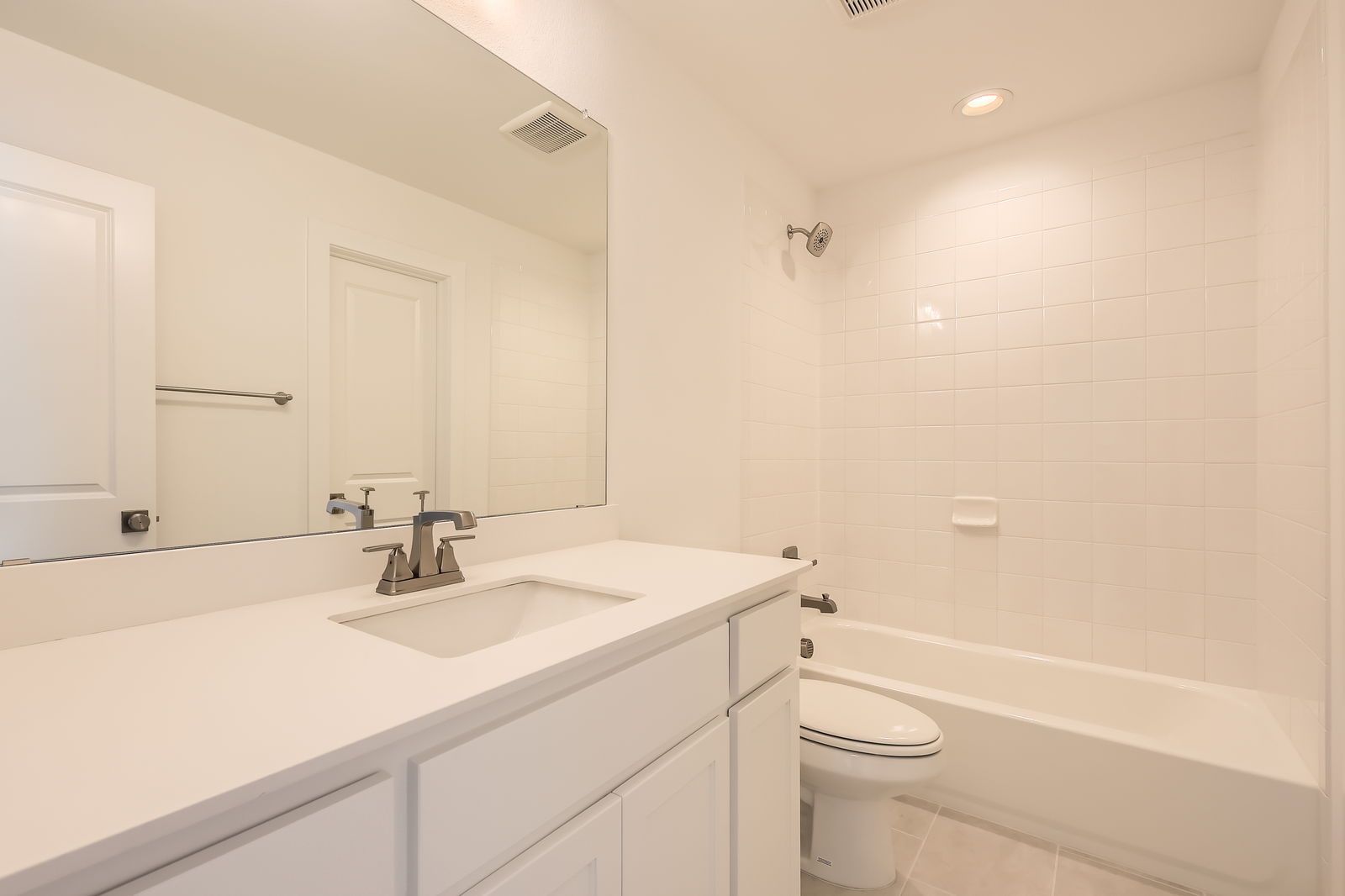 Plan 1563 Secondary Bathroom Representative Photo