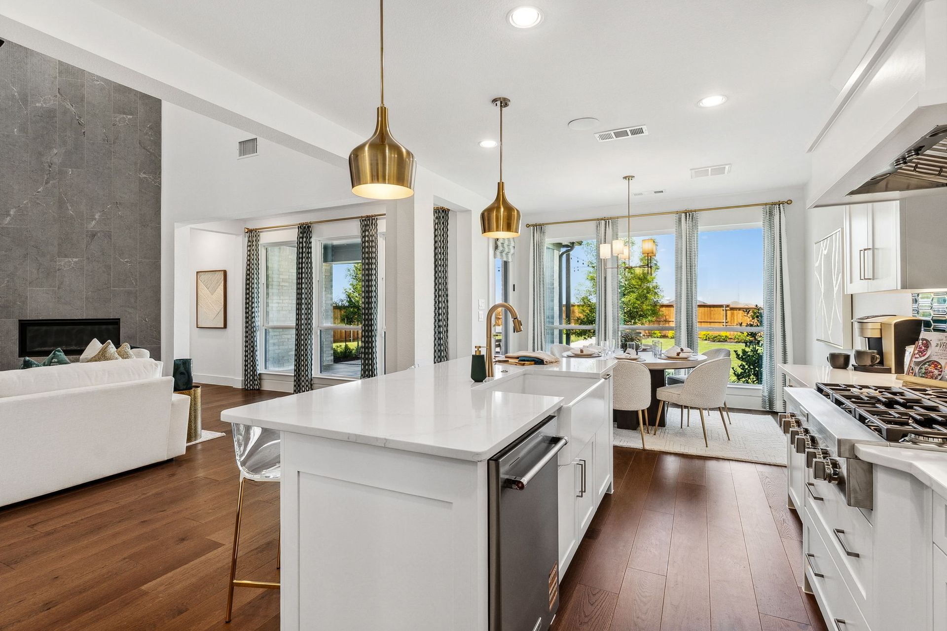 American Legend Homes' 60' model in Ten Mile Creek - Kitchen/Living Room