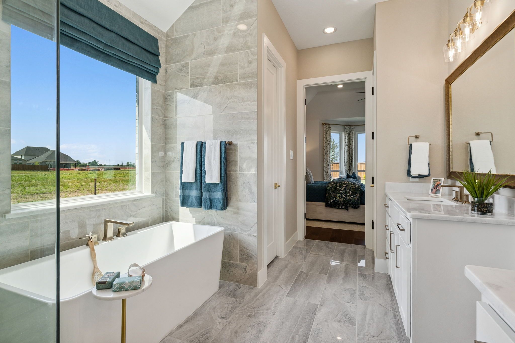 American Legend Homes' 60' model in Ten Mile Creek - Main Bathroom