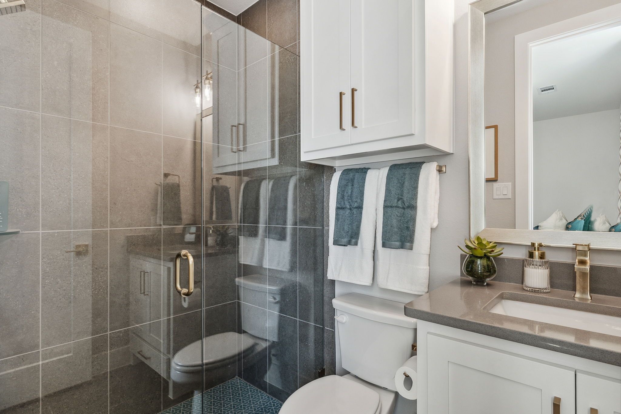 American Legend Homes' 60' model in Ten Mile Creek - Secondary Bathroom